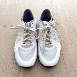 Nike Training DF TR3 Sneakers in White and Gold with Metallic Laces